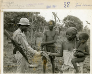 Fig. 20. Frelimo photographer José Soares pictures local Mozambican populations in the liberated zones supporting Frelimo troops with food donations.