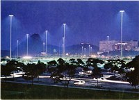 Nighttime view of the Parque do Flamengo, with the 45-foot-tall lampposts designed by Richard Kelley.
