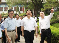 Picture of Xi jinping visiting peking university, accompanied by university officials