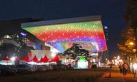 Seen from across Suyeong River, the horizontal profile of the hovering roof contrasts with the dense monolithic blocks around it. Come nightfall, the luminous complex becomes a media architecture attraction.