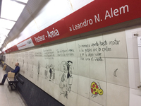 Figure 4.1. The Pasteur Amia subway station in Buenos Aires in 2017, with the lyrics for “La Memoria” reproduced on the wall